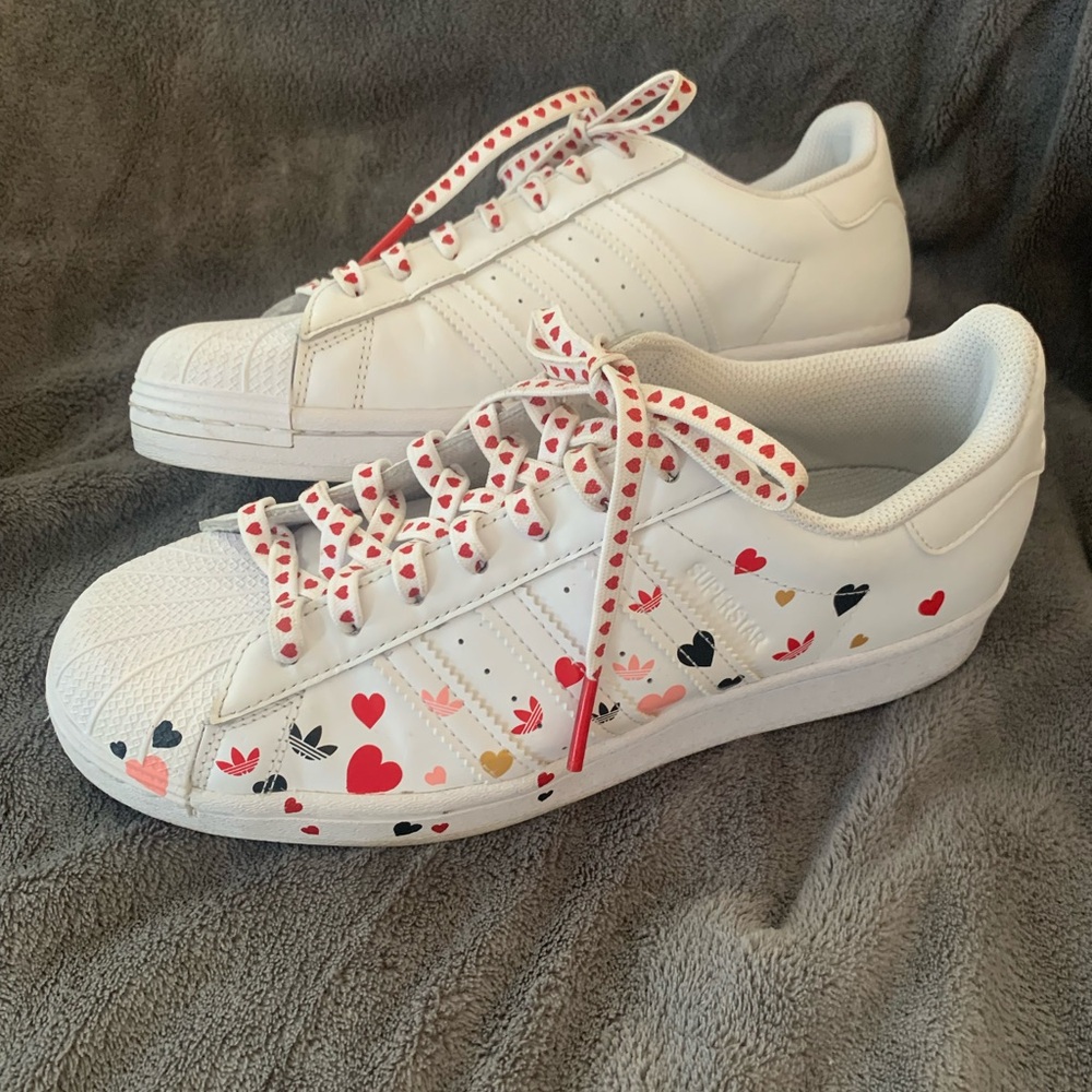 Adidas Women's White Heart Superstar Sneakers-EUC! Size 8.5